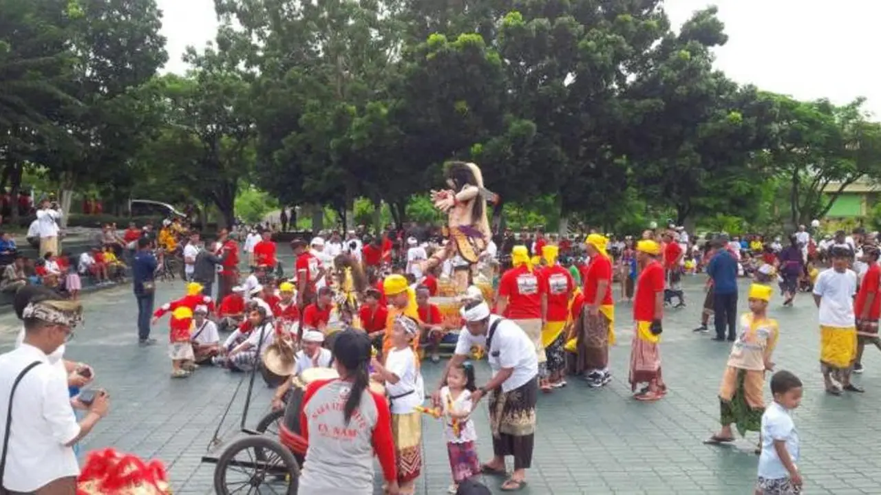 [Bintang] Hari Raya Nyepi 2017: Meriahnya Parade Ogoh-Ogoh