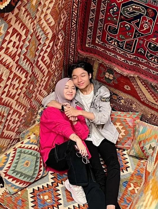 Okie juga selalu mengunggah potretnya dengan Keisha Alvaro. Menurut Okie, dia ingin memiliki banyak waktu dengan anak sulungnya, sebelum Kiesha nantinya menghabiskan waktu seumur hidup dengan perempuan pilihan.