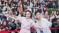 Gaya Maia Estianty Masak Nasi Goreng Nanas Ala Thailand di Jakarta, Pakai Setelan Baju Pink Barbie