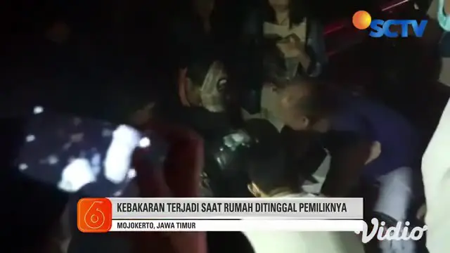 Kebakaran besar menghanguskan sebuah rumah di Jalan Brawijaya, Kelurahan Kauman, Kecamatan Prajuritkulon, Kota Mojokerto, Jawa Timur, saat ditinggal penghuninya berbuka puasa di Kota Surabaya pada Sabtu malam (01/5).
