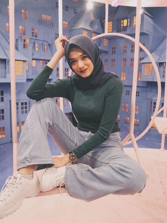 Jadi Istri Tersakiti di FTV Suara Hati Istri, Ini 6 Pesona Arida Nuraini