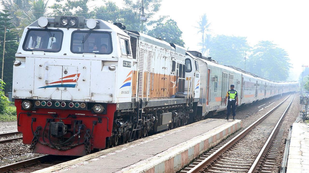 6 Kereta Api Berhenti Mendadak Saat Gempa Guncang Pangandaran