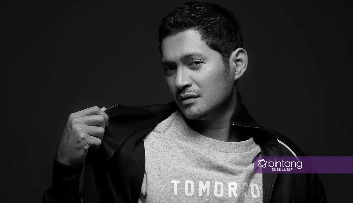 Di dunia akting, aktor yang mengawali kariernya dari VJ MTV kariernya dari bawah. Setelah itu, ia terlibat dalam film Dealova. Setelah perannya sebagai Ibel dalam film tersebut ia mulai makin banyak tawaran film dan sinetron. (Febio Hernanto/Bintang.com)