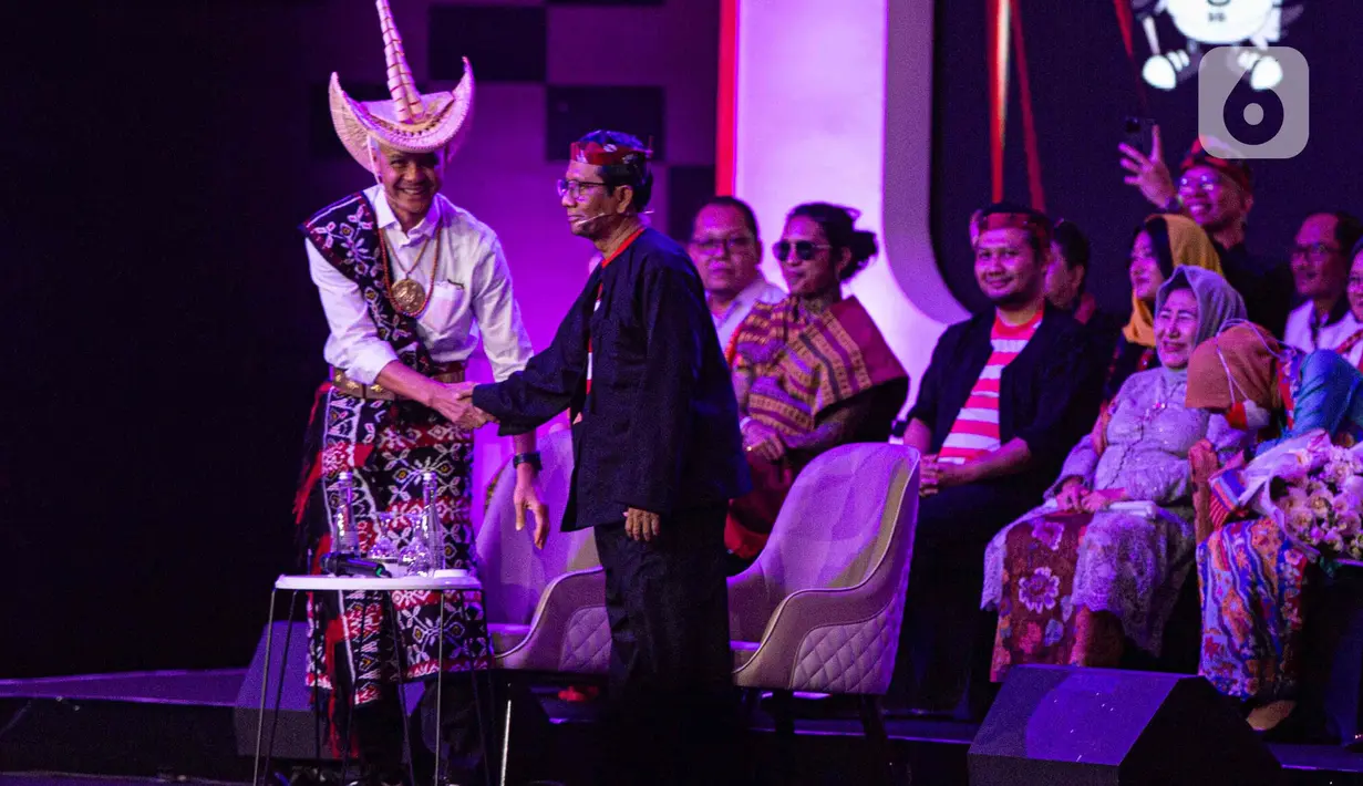 Pada debat kali ini, KPU menyediakan alat tulis dan podium. (Liputan6.com/Faizal Fanani)