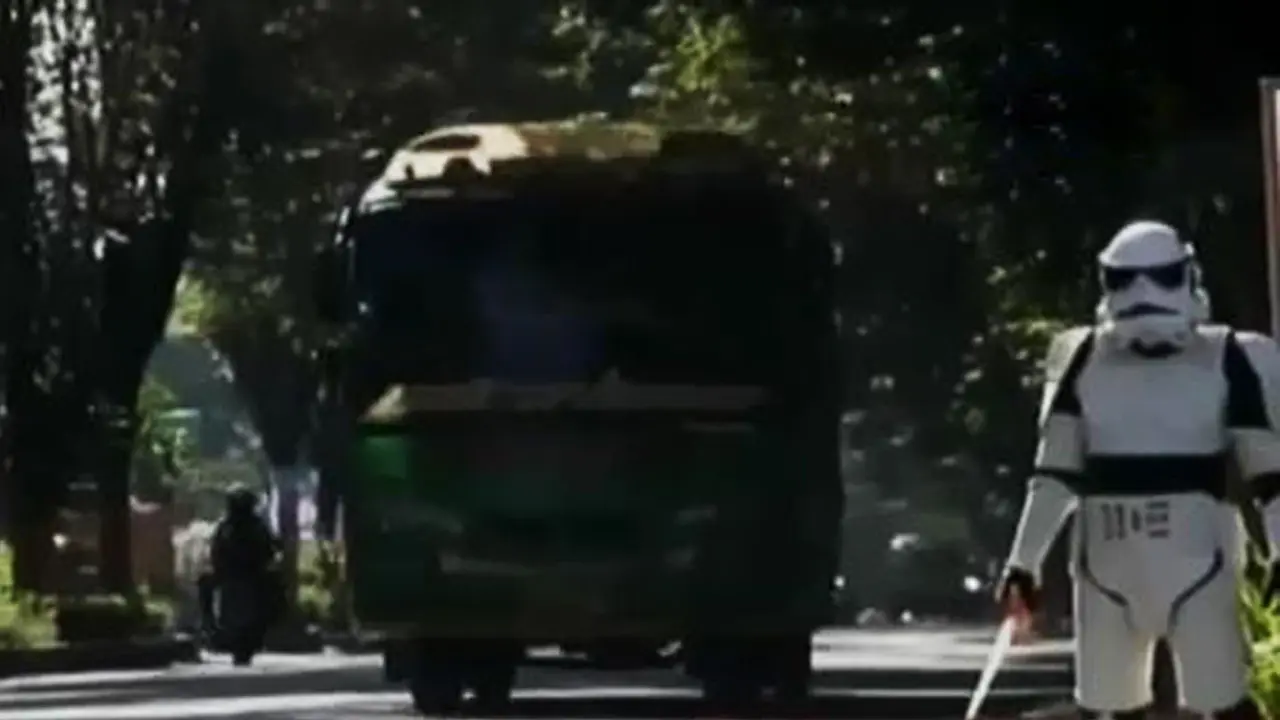 VIDEO: Pasukan 'Star Wars' Operasi Simpatik di Jalanan Temanggung
