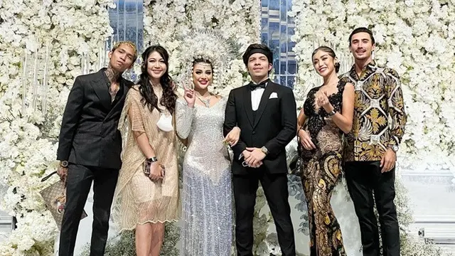 6 Potret Kebersamaan Jessica Iskandar dan Vincent Verhaag, Datang ke Nikahan Atta-Aurel