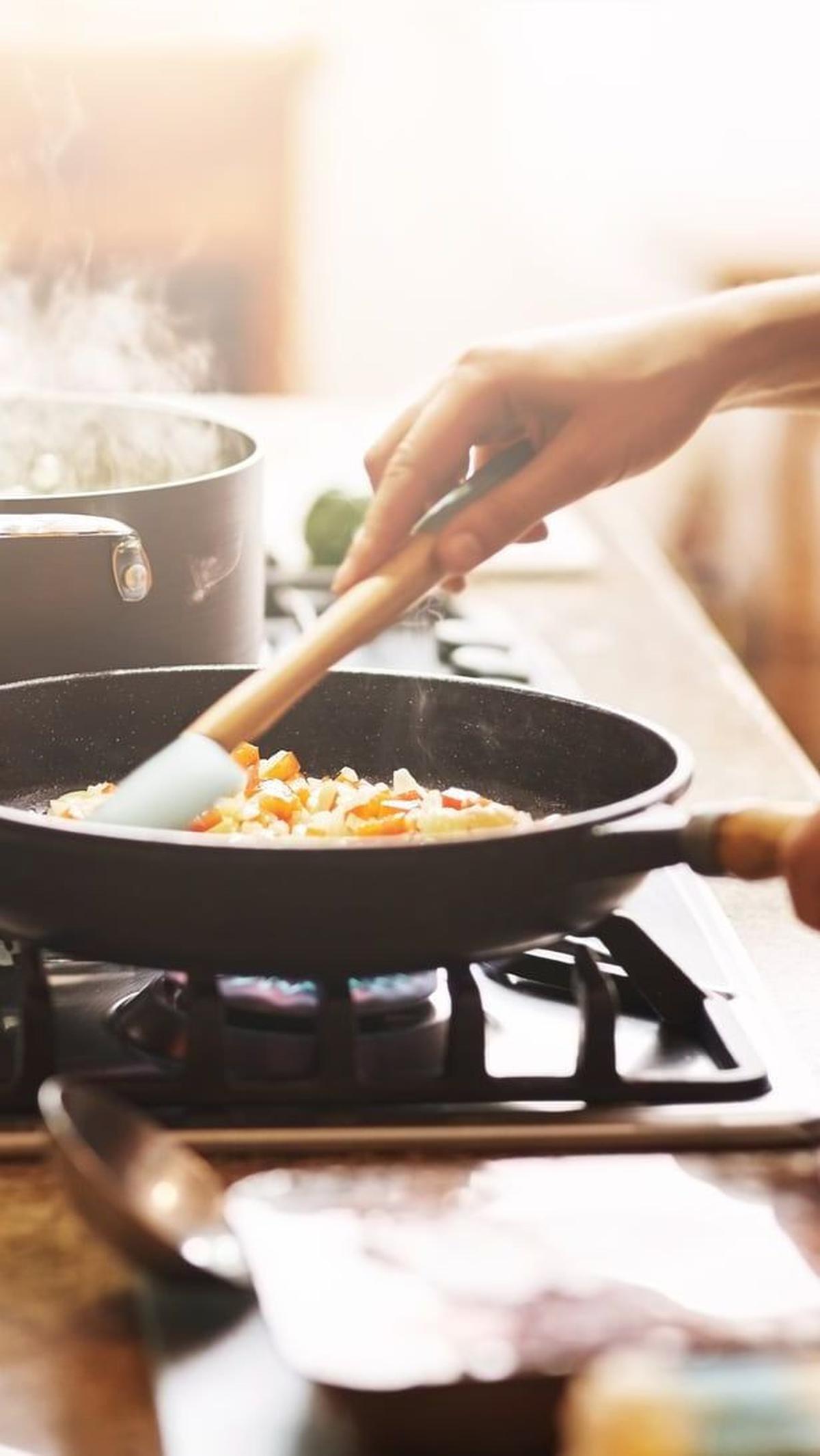 Tutup Panci atau Wajan Saat Memasak