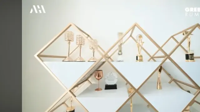 Rak Stainless Geometris untuk Piala Fuji