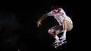 Skater asal Prancis Vincent Milou saat beraksi pada ajang Kejuaraan Dunia Skateboard Jalanan di Roma, Sabtu (2/7/2022). (AP/Andrew Medichini)