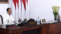 Presiden Joko Widodo memberikan arahan kepada Komite Penanganan COVID-19 dan Pemulihan Ekonomi Nasional melalui rapat terbatas yang digelar melalui konferensi video dari Istana Merdeka, Jakarta, Senin (27/7/2020). (Dok Kementerian Sekretariat Negara)