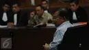 Wapres Jusuf Kalla menjadi saksi persidangan kasus dugaan korupsi Dana Operasional Menteri di Pengadilan Tipikor, Jakarta, (14/1). Jusuf Kalla menyatakan penggunaan DOM adalah hak menteri sehingga dapat digunakan para menteri. (Liputan6.com/Helmi Afandi)