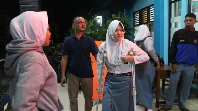 Perjuangan Siswi Purbalingga Ikut UNBK hingga Ditandu Masuk Ruang Ujian