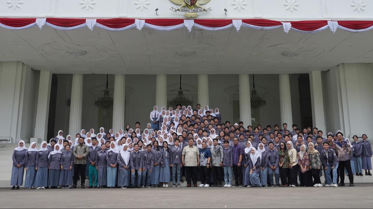 pelajar masuk istana