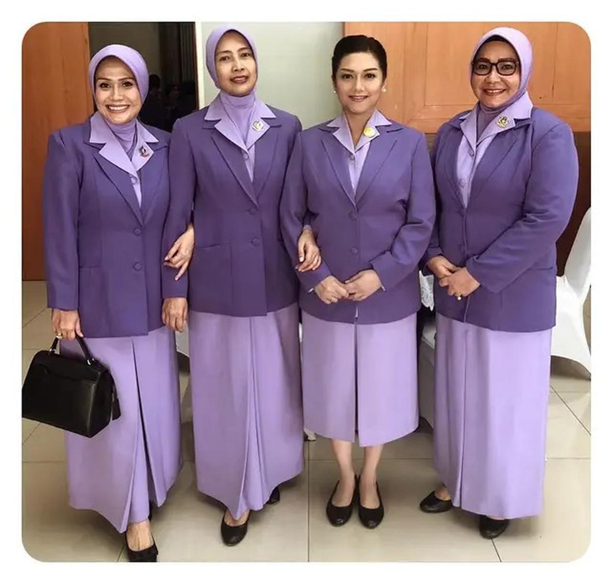 6 Potret Lawas Bella Saphira saat Pakai Seragam Ibu Persit, Elegan dan Berwibawa