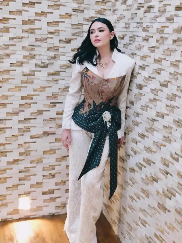 Amanda Manopo Saat Gala Premiere Jangan Buang Ibu. [@bellyverzon]