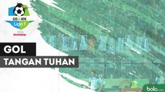 Berita video momen gol Tangan Tuhan yang dicetak Diego Assis saat Persela Lamongan menang 2-0 atas Persija Jakarta pada pekan ke-9 Gojek Liga 1 2018 bersama Bukalapak, Minggu (20/5/2018).