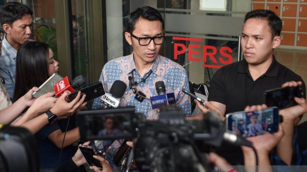 KPK Sita Uang Tunai dalam OTT Bupati Cilacap Syamsul Auliya Rachman Terkait Proyek Daerah