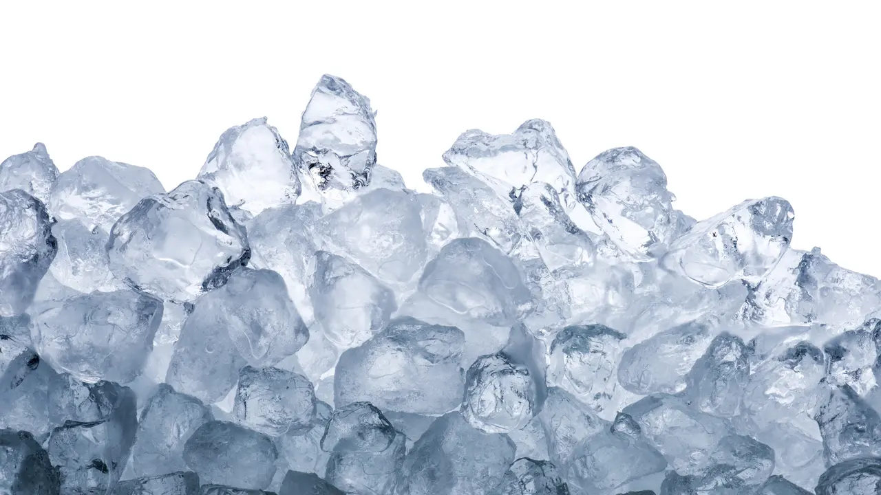 Jangan Air Es, Ini Alasannya Kamu Harus Minum yang Hangat-hangat