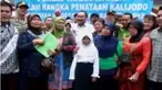 Di tengah aksi protes warga Kalijodo yang menolak digusur, ada sebagian warga Kalijodo yang memilih pindah ke rumah susun.
