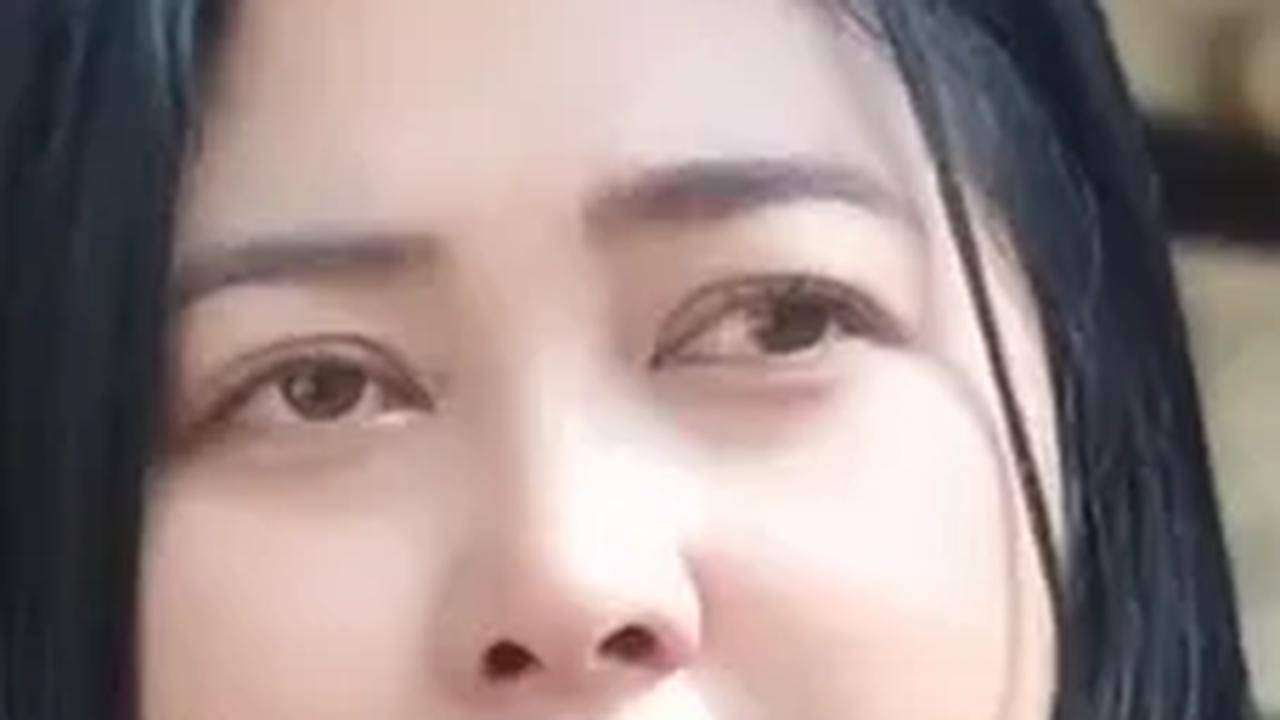 Sambil Meneteskan Air Mata, Janda Cantik Ini Ditinggalkan Suami Saat Hamil