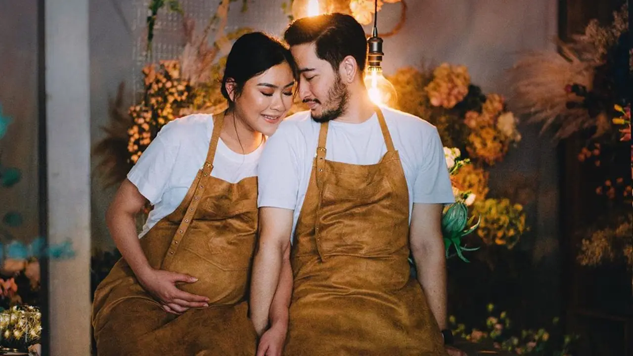 6 Pemotretan Maternity Shoot Syahnaz dan Jeje Govinda, Romantis