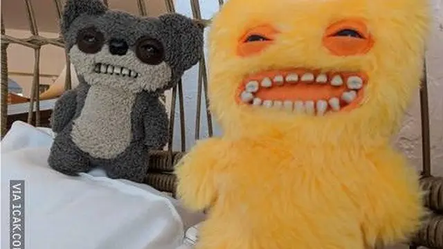 6 Bentuk Boneka Tersenyum Ini Tak Sesuai Ekspektasi, Malah Seram