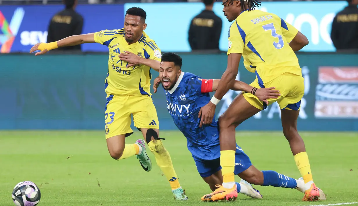Al Nassr menggalahkan Al Hilal dengan skor 3-1 pada laga Liga Arab Saudi di Stadion Kingdom Arena, Riyadh. (AFP/Fayez Nureldine)