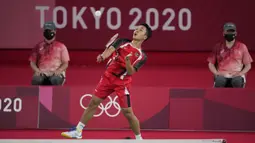 Memasuki gim kedua, Ginting berhasil mencetak poin beruntun yang mengubah papan skor menjadi 5-1 dan menutup interval gim kedua menjadi 11-3. Tak terlalu banyak mengalami perlawanan Ginting akhirnya mampu menang dengan skor 21-8 atas lawannya, Krausz. (Foto: AP/Dita Alangkara)