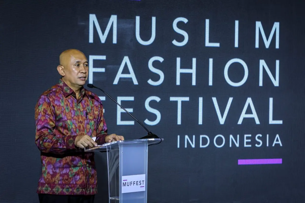 Menteri Koperasi dan UKM Teten Masduki, pada acara pembukaan Muslim Fashion Festival (Muffest) 2021 bertema Recover for Fashion, di Kota Kasablanka, Jakarta, Kamis (18/3/2021).