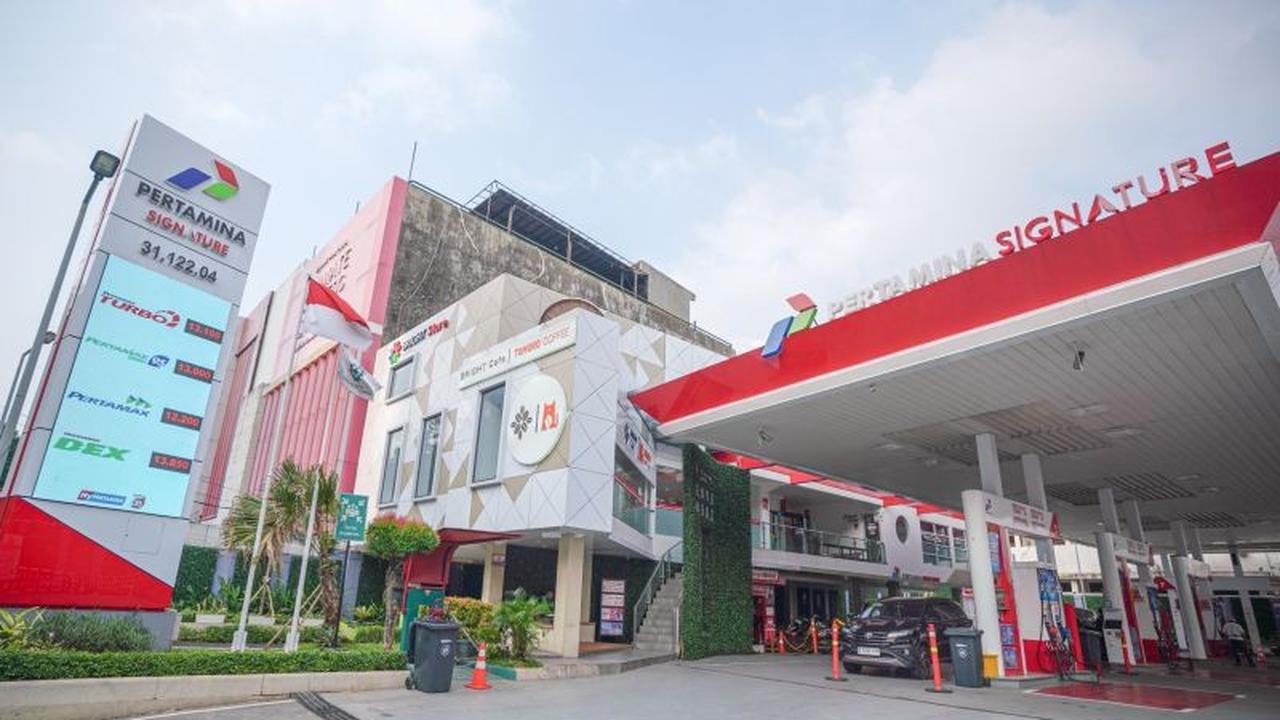 Ada Semir Ban Gratis! Pertamina Patra Niaga Tingkatkan Layanan Lewat SPBU Pertamina Signature di Pondok Indah