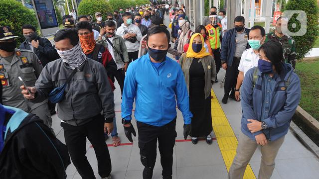 FOTO: Bima Arya Tinjau Penerapan Protokol Kesehatan di Stasiun Bogor