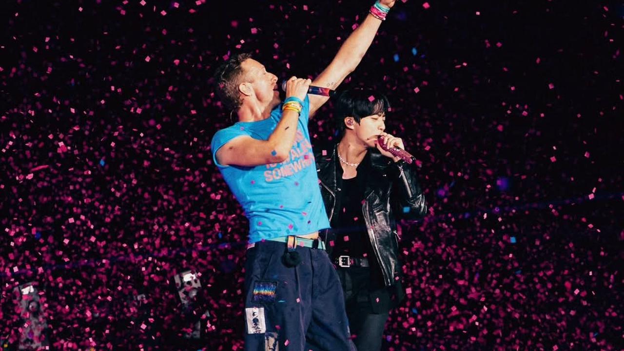 Jin BTS Tiba-Tiba Muncul saat Konser Coldplay di Korea Selatan, Duet 2 Lagu Bareng Chris Martin