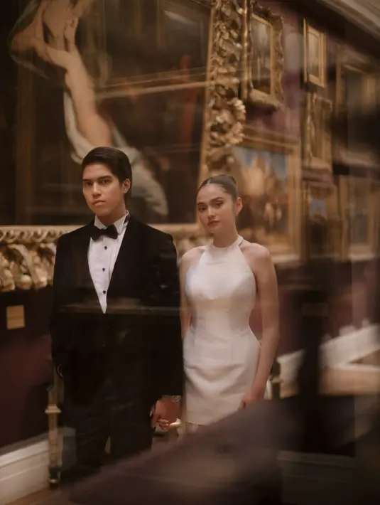 Syifa Hadju dan El Rumi kembali mengunggah foto prewedding mereka jelang pernikahan. Kali ini mengusung konsep klasik yang romantis [@elelrumi]