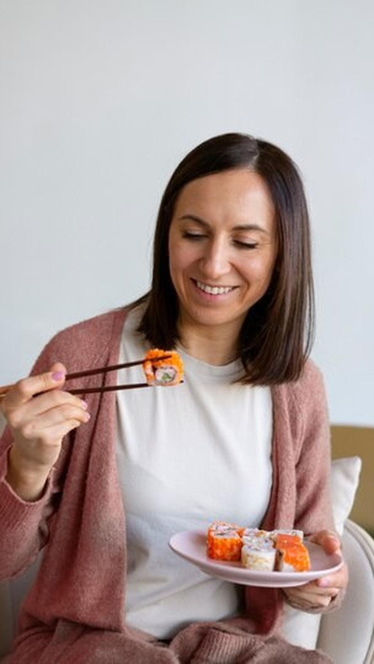 4.&nbsp;Hindari Memakan Sushi dengan Gulungan Berat Terlebih Dahulu