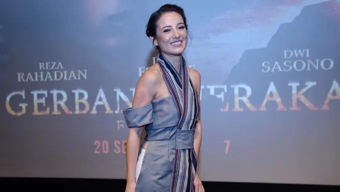 [Bintang] Julie Estelle