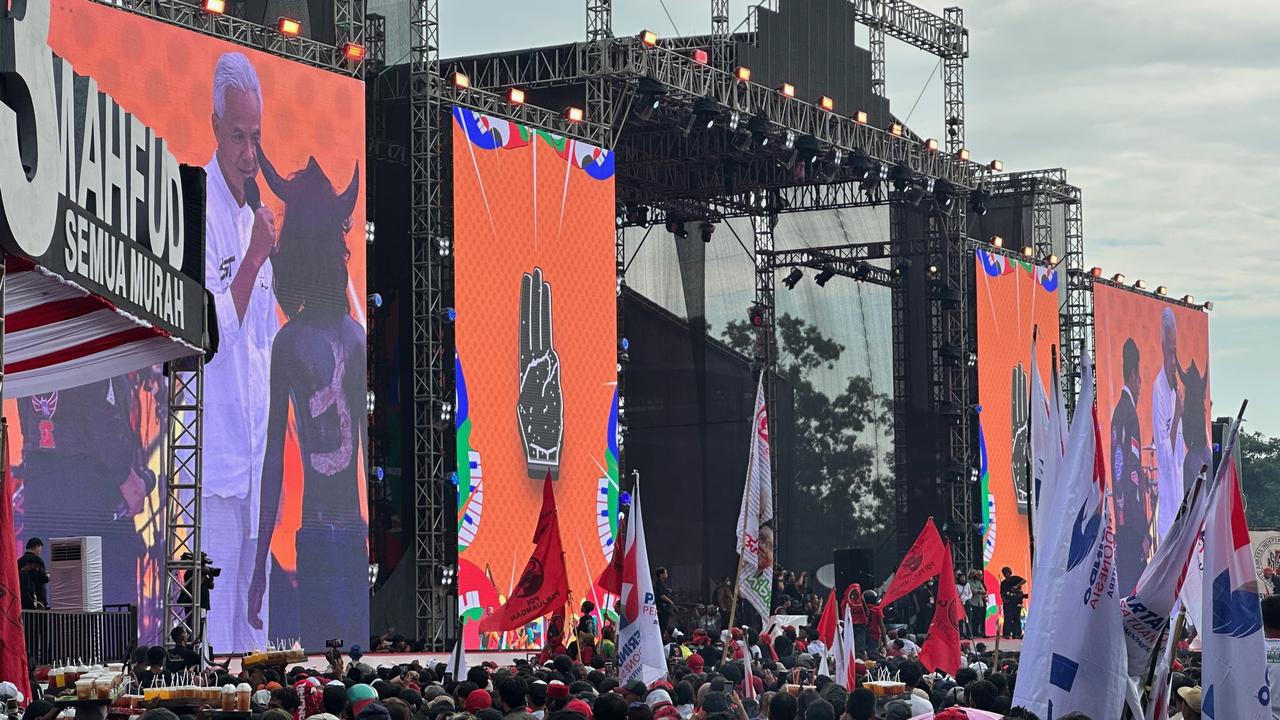 Calon presiden (capres) nomor urut tiga Ganjar Pranowo menghadiri Hajatan Rakyat di Banyuwangi, Jawa Timur