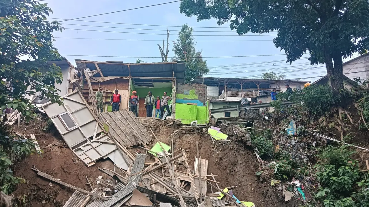 Rumah Ambruk