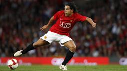 2. Carlos Tevez -  Bergabung pada rentang 2007 hingga 2009, Tevez cukup banyak tampil bersama skuat Setan Merah. Penyerang asal Argentina mencatatkan 99 penampilan dan menyumbang 34 gol. (AFP/Paul Ellis)