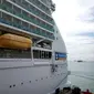 Kapal pesiar Mariner of the Seas milik Royal Caribbean merapat di Pelabuhan Marina Bay Cruise Centre Singapore (MBCCS), Senin 2 Oktober 2017 (Liputan6.com)