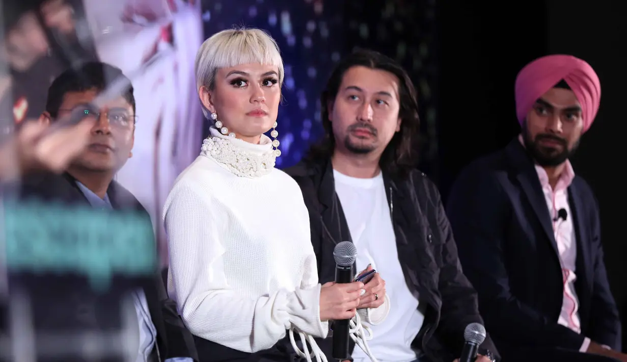 “Saya akan bener-bener tau yang mana fans saya dan mana yang bukan. Itu yang membuat kedekatan saya sama fans semakin baik, lebih dekat, dan personal lagi," kata Agnez Mo, Kamis (18/5/2017). (Nurwahyunan/Bintang.com)