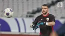 Sebagai informasi, penjaga gawang utama timnas Indonesia, Maarten Paes, harus absen saat menghadapi China karena akumulasi kartu kuning. (Liputan6.com/Angga Yuniar)