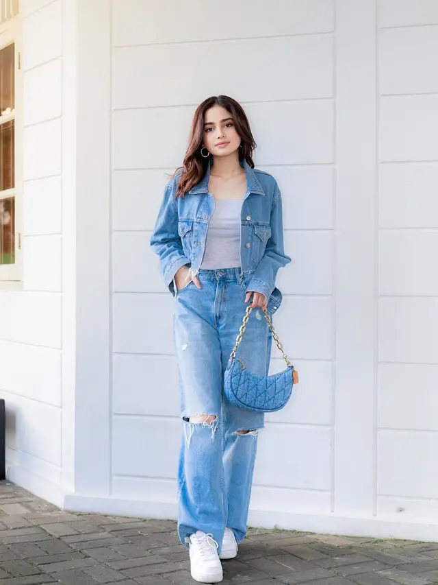 6 Inspirasi Gaya Denim on Denim Stylish dari Syifa Hadju, Mahalini, hingga Fuji An