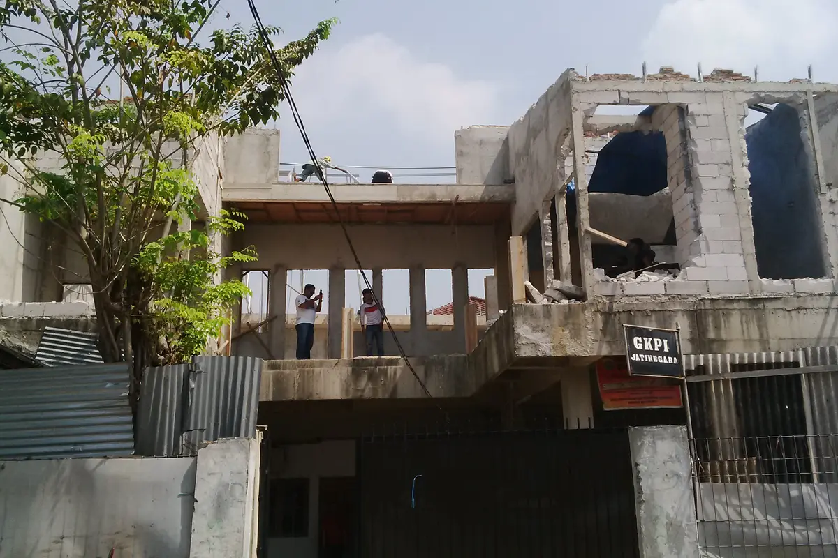 Tak Ada Izin, Rumah Ibadah di Jatinegara Dibongkar Jemaat