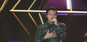 Rizky Febian tampil di malam penobatan Puteri Indonesia 2016. Membawakan lagu ‘Kesempurnaan Cinta’ dengan aransemen yang megah, Rizky akan tampil bersama tiga besar finalis Puteri Indonesia 2016.