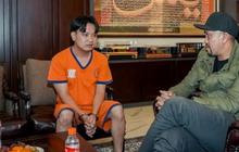 Berbaju Tahanan dengan Tangan Diborgol, Ini Momen Ivan Sugiamto Bertemu Sahroni