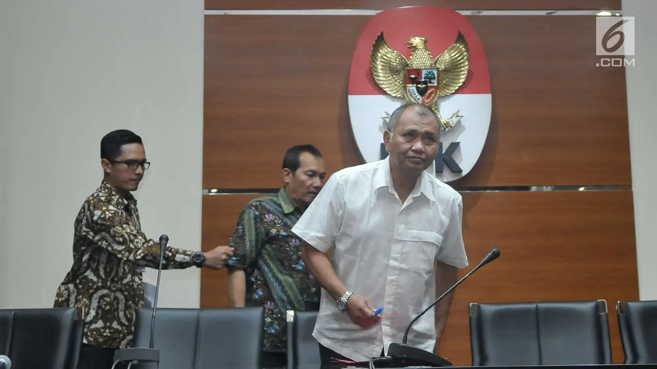 KPK Tetapkan Setya Novanto sebagai Tersangka Korupsi e - KTP 