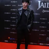 "Tantangannya lagi fisik karna di film horor ini kita harus belajar akting, capenya, stresnya, karna digangguin sama hal-hal mistis," lanjut lelaki yang mengaku sebagai penakut tersebut. (Nurwahyunan/Bintang.com)