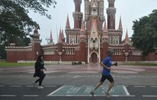 FOTO: Serunya Berlari Sambil Berwisata di TMII
