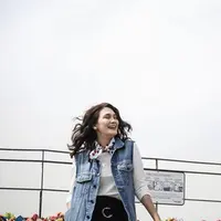 "Kostumnya susah. Susah-susah gampang sih. Engga mau hindarin warna terang, hijau, biru screen dihindari. Memang sulit," tandasnya. (Instagram/lunamaya)