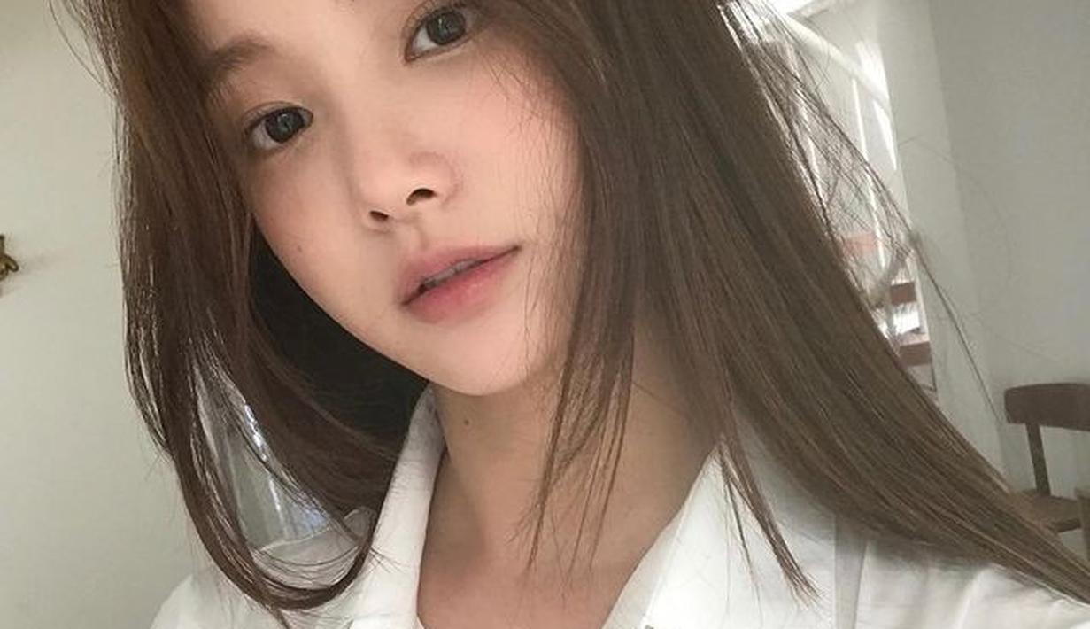 Yeonwoo saat ini sedang membintangi drama MBC Jumat-Sabtu The Golden Spoon sebagai Oh Yeo Jin, yang memiliki kehidupan yang sempurna dengan segalanya. (FOTO: instagram.com/chloelxxlxx/)